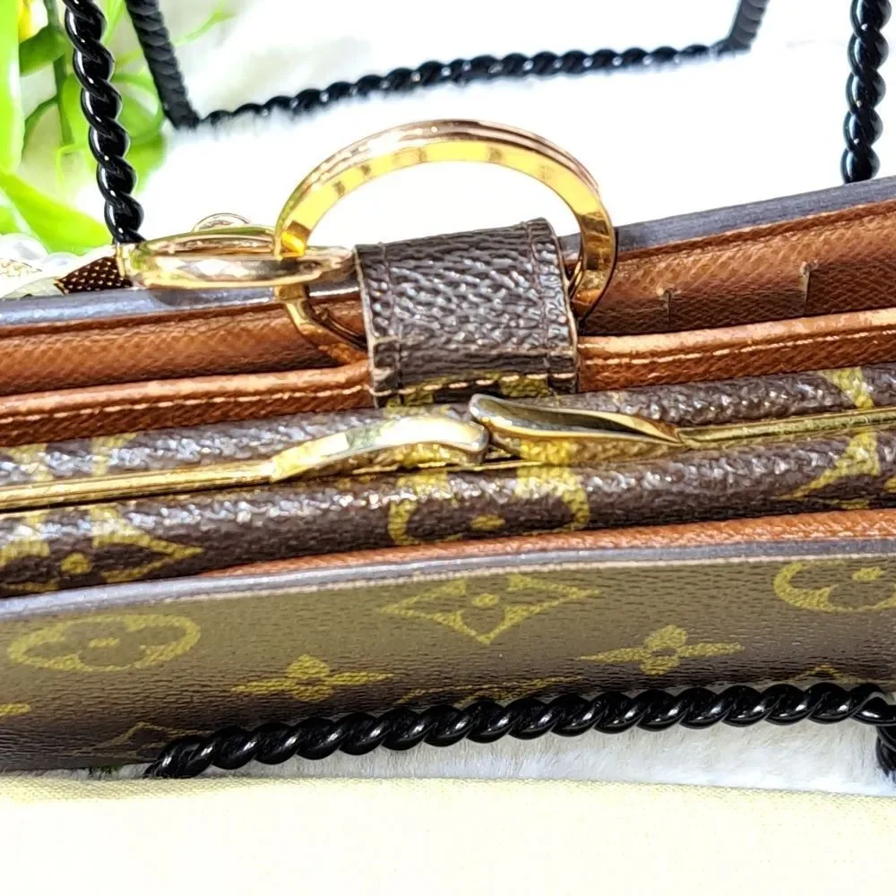 Louis Vuitton Bifold Monogram Kisslock Wallet Authentic WITH COA